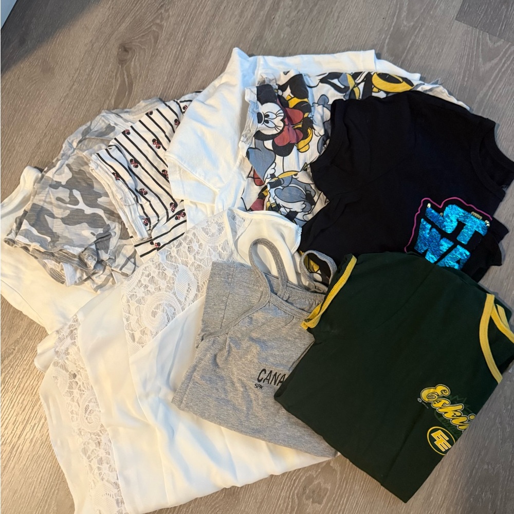 Graphic Short Sleeve Tee in White and Gray